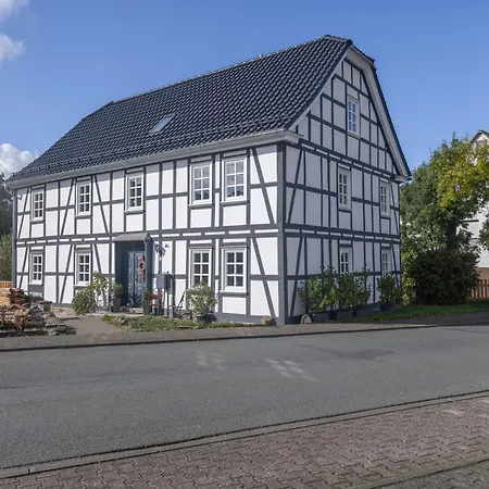 Ferienhaus Denkmal Haus Hugo *